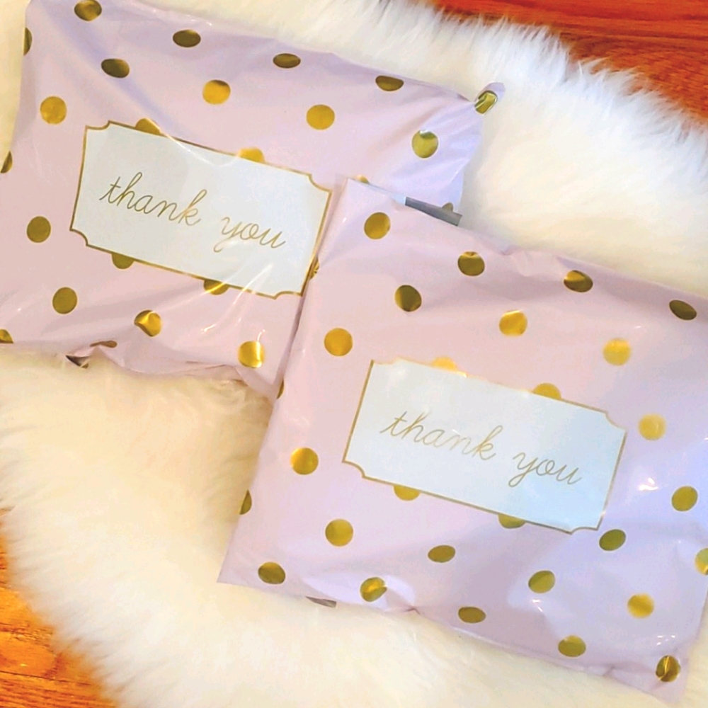 Shipping Packages 🛍️📬 Monday-Friday, Saturday (depending on time purchased)